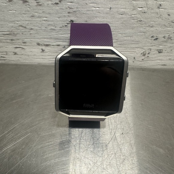 Fitbit Blaze Smart Fitness Watch Time Display Blaze Purple + Charger - Picture 1 of 2